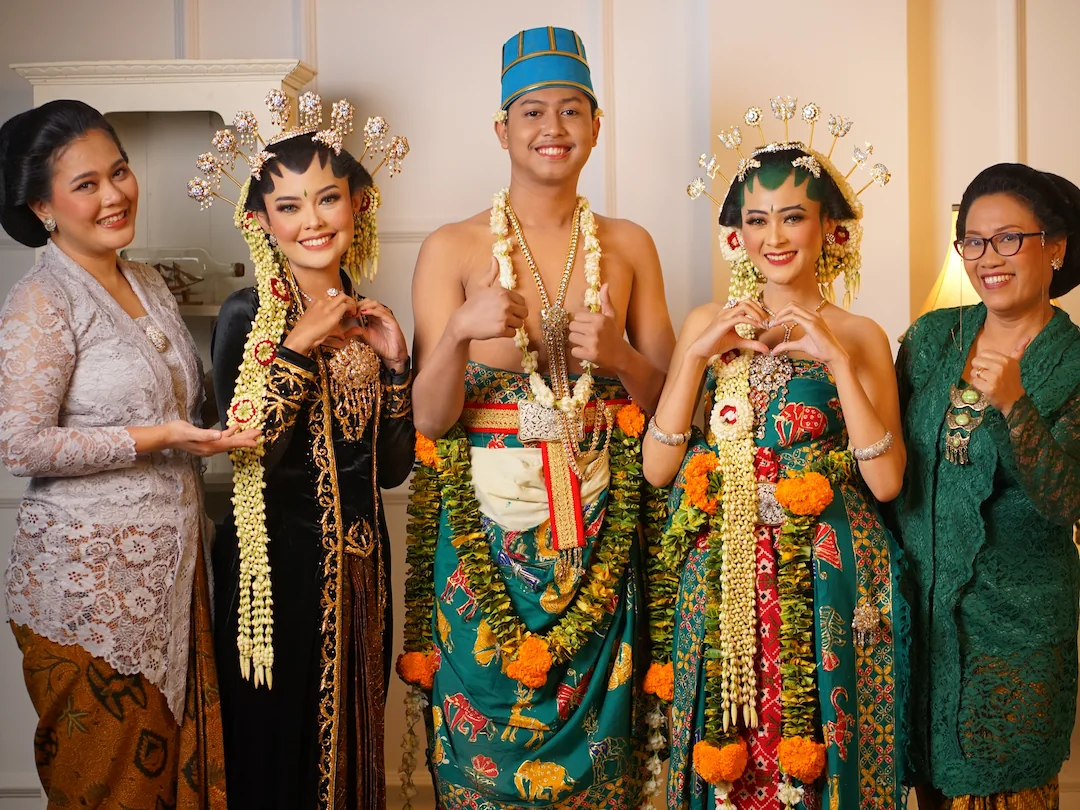 Kursus Rias Pengantin Paès Solo Putri & Taqwa