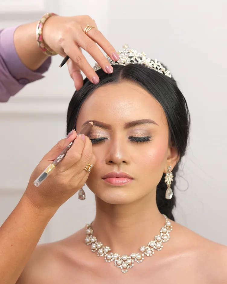Teknik Makeup Bertahan 16 Jam oleh Itut Bambang